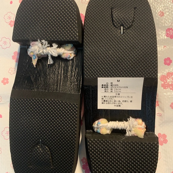 Japanese Wooden Geta Shoes - Picture 2 of 2